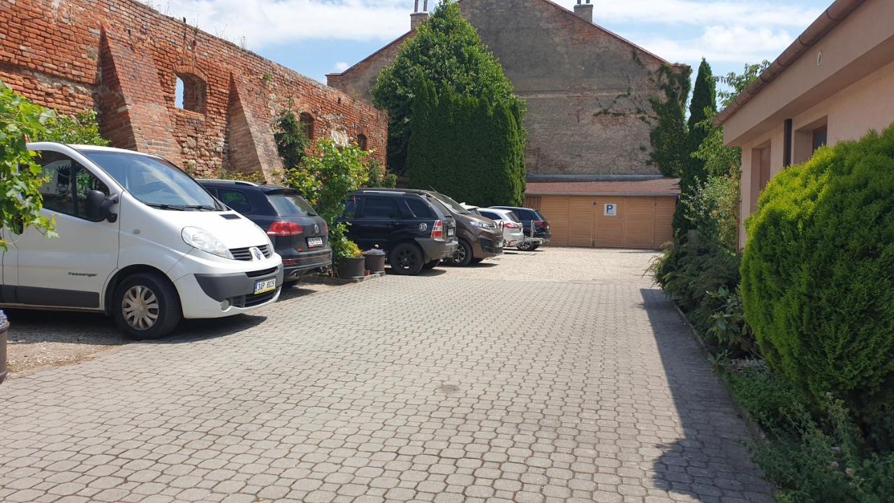 Penzion U Vlku Valtice Luaran gambar