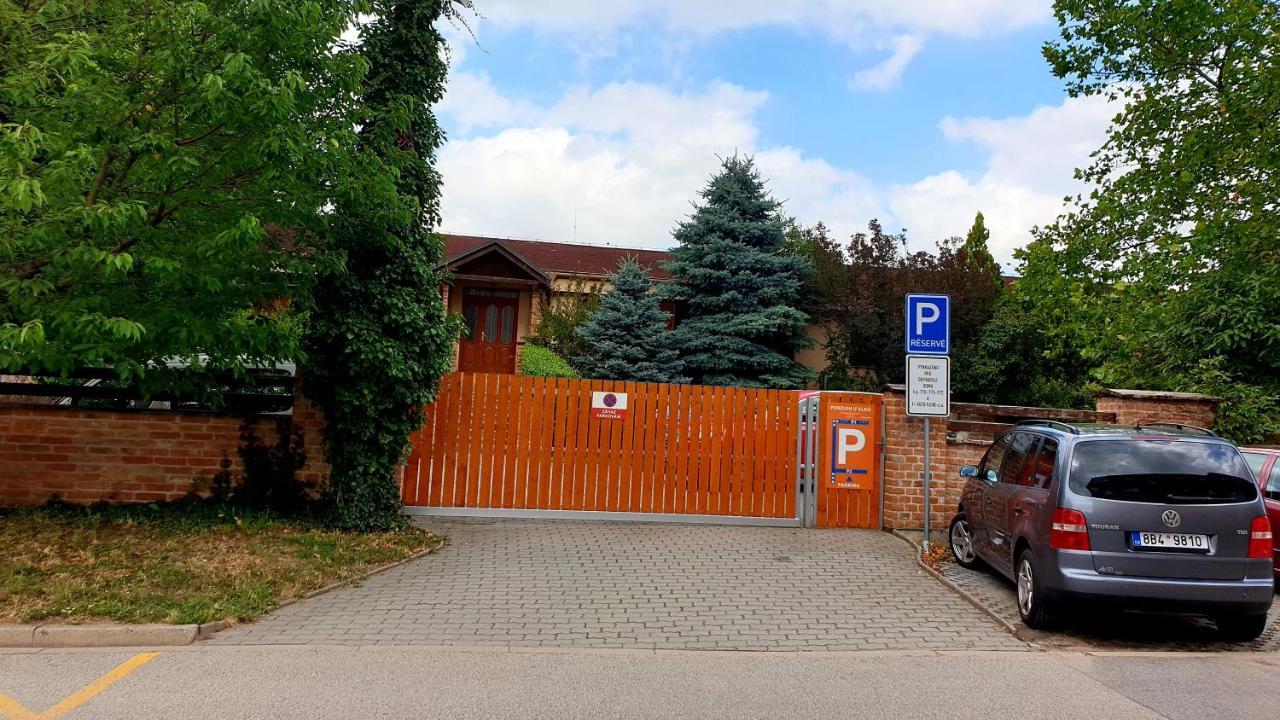 Penzion U Vlku Valtice Luaran gambar