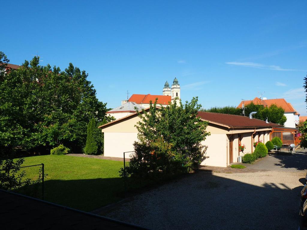 Penzion U Vlku Valtice Luaran gambar